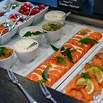 Hotel Wellness Und Brunch Morgenzeit Beheizter Naturteich Genuss Frühstück Bis 13 Uhr Hochkönig Sommercard Maria Alm am Steinernen Meer