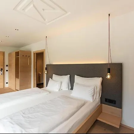 Wellness Und Brunch Morgenzeit Beheizter Naturteich Genuss Fruehstueck Bis 13 Uhr Hochkoenig Sommercard Hotel