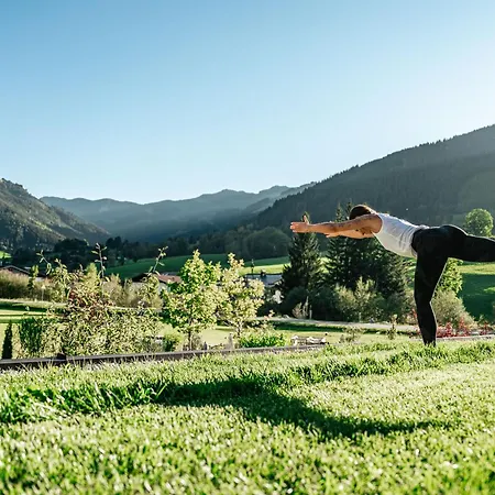 Wellness Und Brunch Morgenzeit Beheizter Naturpool Mit Sandstrand Genuss Fruehstueck Bis 13 Uhr Hochkoenig Sommercard Hotel