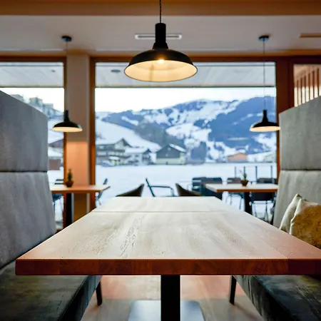 Wellness Und Brunch Morgenzeit Beheizter Naturteich Genuss Fruehstueck Bis 13 Uhr Hochkoenig Sommercard 酒店 3*