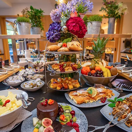 Wellness Und Brunch Morgenzeit Beheizter Naturteich Genuss Fruehstueck Bis 13 Uhr Hochkoenig Sommercard Maria Alm am Steinernen Meer