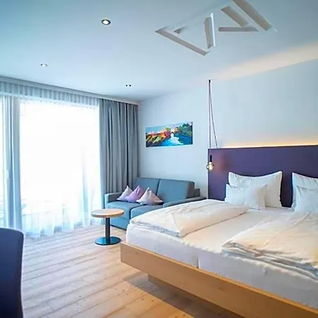 Wellness Und Brunch Morgenzeit Beheizter Naturteich Genuss Fruehstueck Bis 13 Uhr Hochkoenig Sommercard Hotel