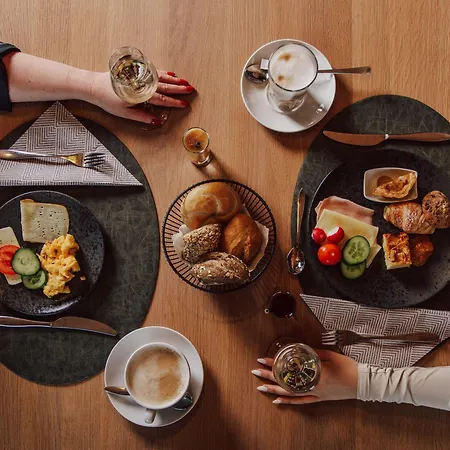 Wellness Und Brunch Morgenzeit Beheizter Naturteich Genuss Fruehstueck Bis 13 Uhr Hochkoenig Sommercard 3* Maria Alm am Steinernen Meer
