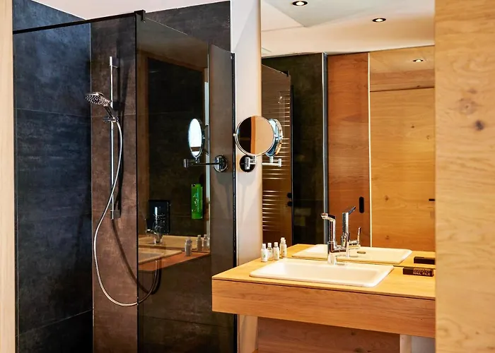 Hotel Wellness Und Brunch Morgenzeit Beheizter Naturteich Genuss Frühstück Bis 13 Uhr Hochkönig Sommercard Maria Alm am Steinernen Meer