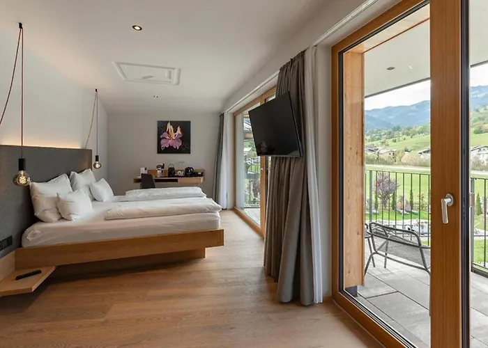 Wellness Und Brunch Morgenzeit Beheizter Naturteich Genuss Fruehstueck Bis 13 Uhr Hochkoenig Sommercard 3* Maria Alm am Steinernen Meer