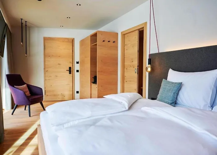 Hotell Wellness Und Brunch Morgenzeit Beheizter Naturteich Genuss Fruehstueck Bis 13 Uhr Hochkoenig Sommercard Maria Alm am Steinernen Meer