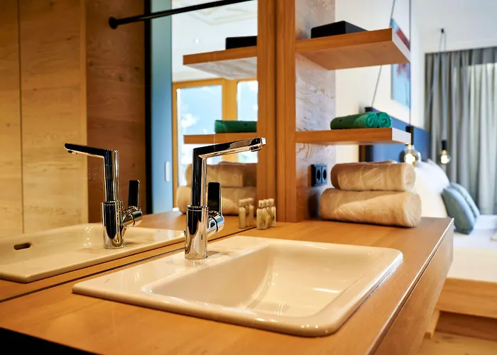 Hotel Wellness Und Brunch Morgenzeit Beheizter Naturteich Genuss Frühstück Bis 13 Uhr Hochkönig Sommercard